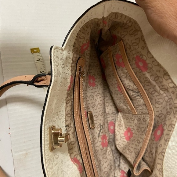 Guess purse cream w black flowers useful but well loved $49 - Picture 10 of 13